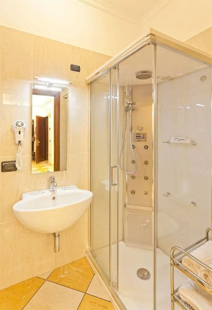 נאפולי Albergo Del Golfo 3*,